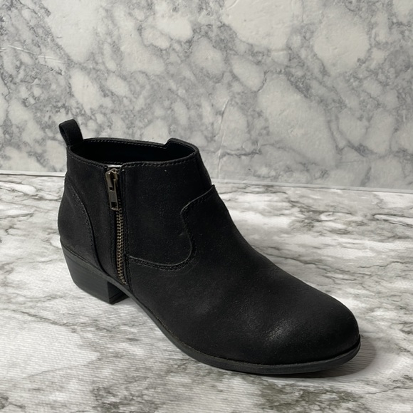 Austin trading Co., black booties. - Picture 6 of 13